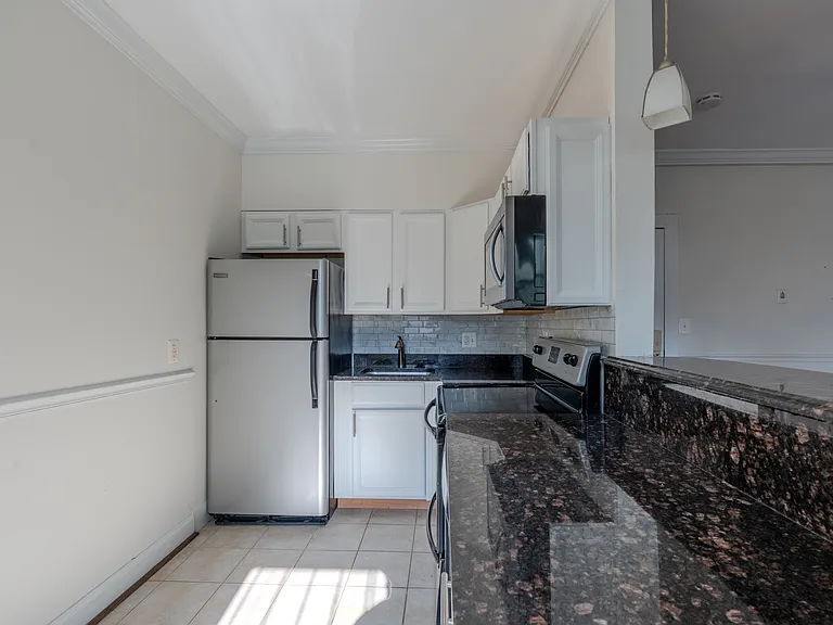 315 Evarts St NE #102 — Photo 9