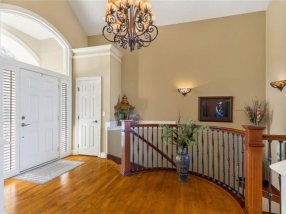 4th image of 6110 Westwood Ct