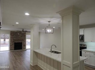248 Highpoint Dr, Diamondhead, MS 39525