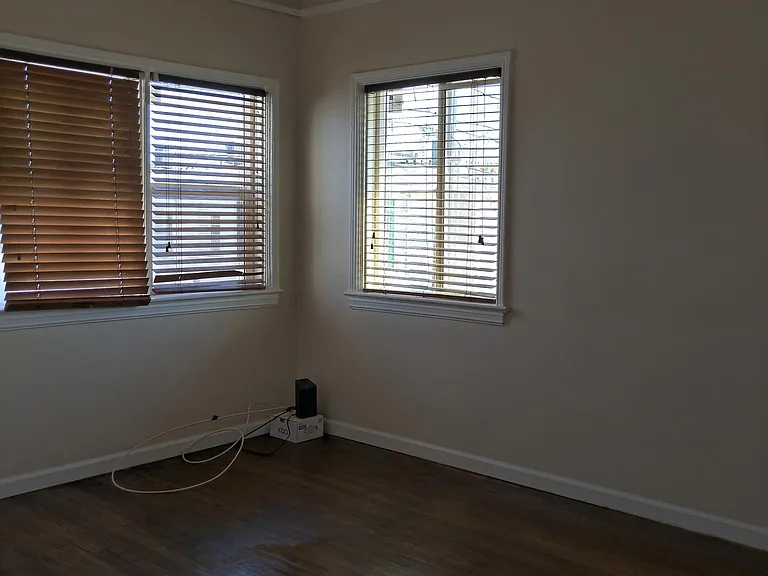 1321 E Mabel St — Photo 46