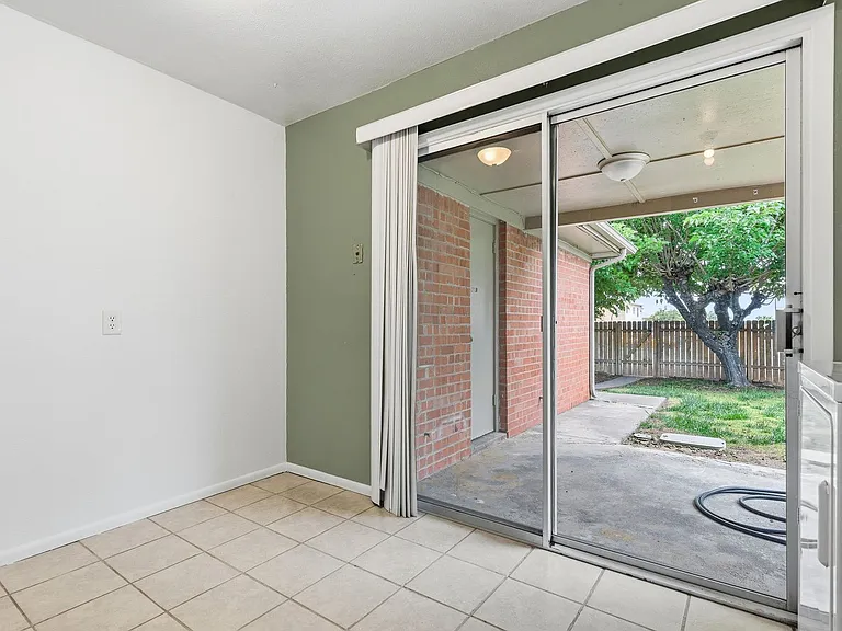 1405 Oregon Ave #B — Photo 12
