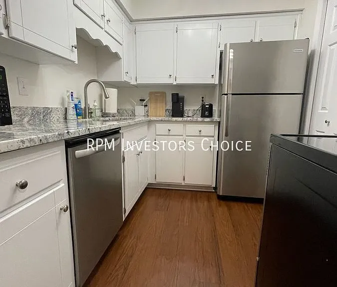 1808 State St #211 — Photo 5
