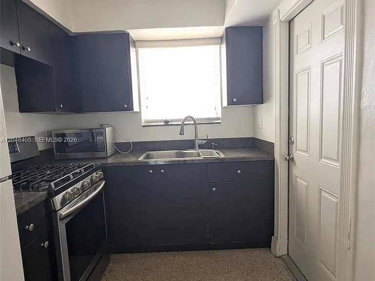 7805 Crespi Blvd #1 — Photo 5