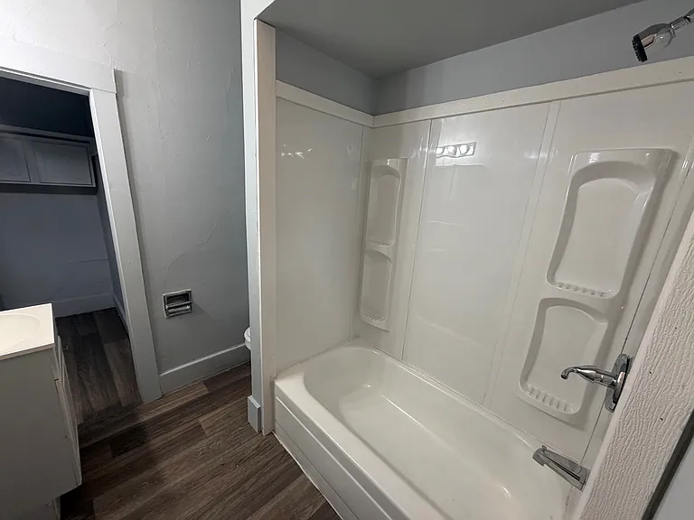 409 W Woodbury St #W — Photo 4