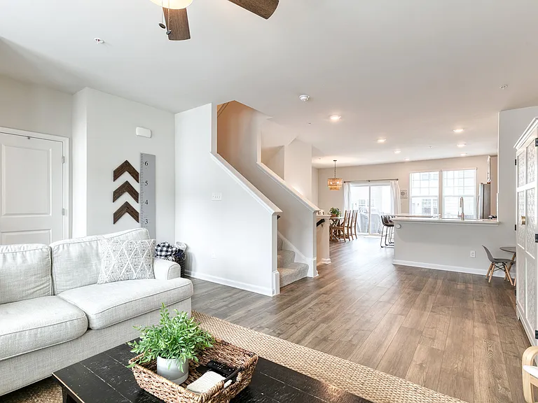 2050 Hinshaw Dr — Photo 12
