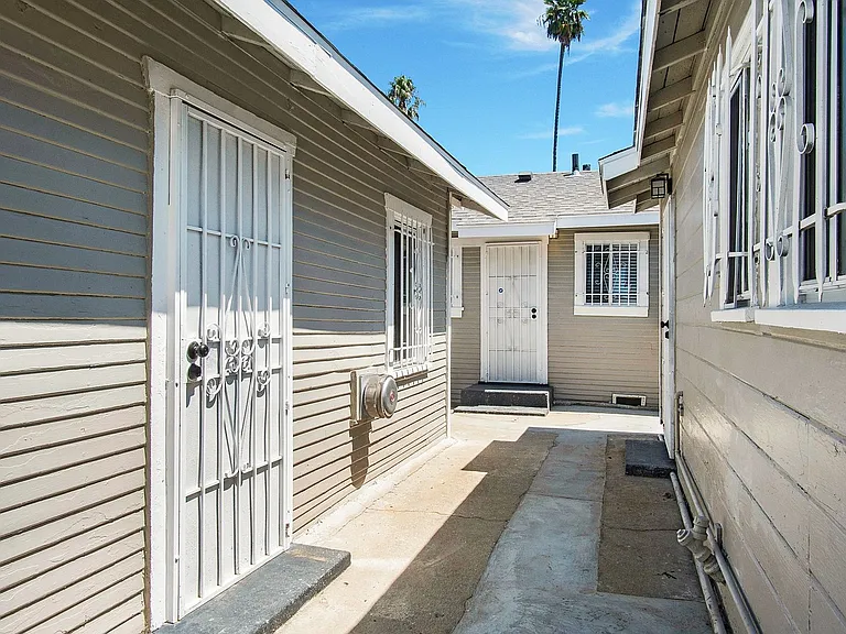 Lemon Avenue Triplex — Photo 13
