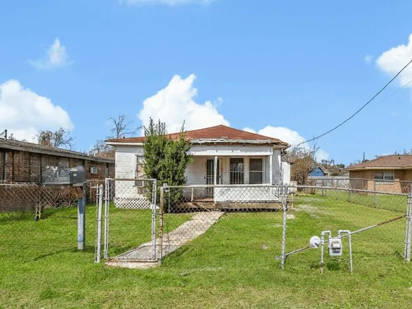 878 Granville Dr, Houston, TX 77091