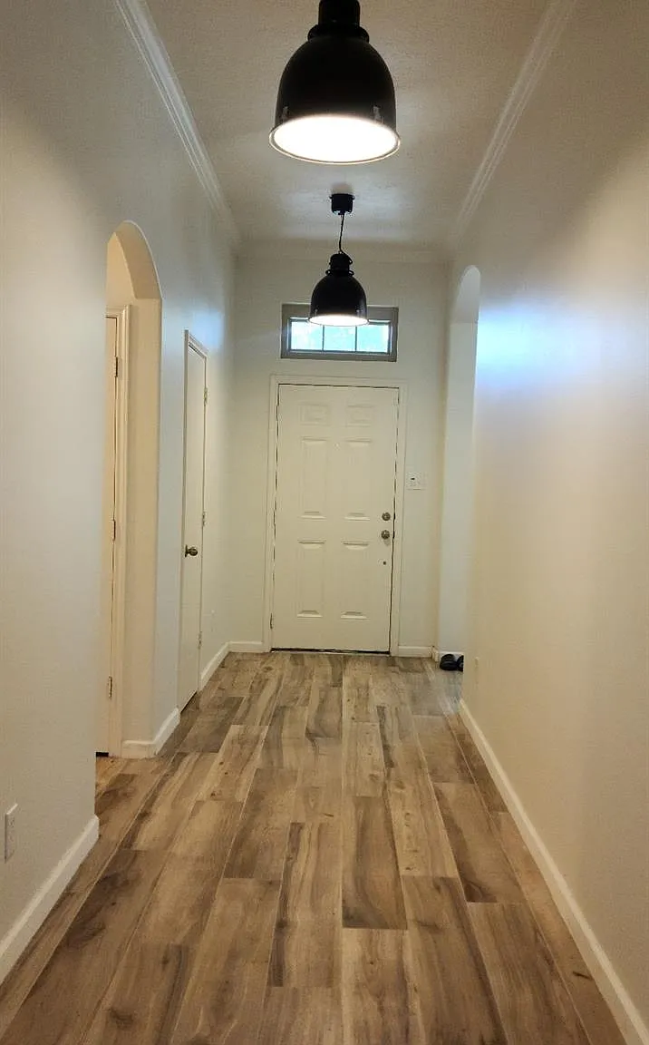 3 bed, 2.0 bath, 1689 sqft, $2,175 — Photo 3