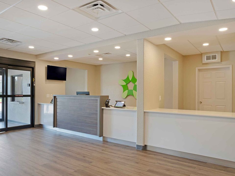 Lobby and Guest Check-in