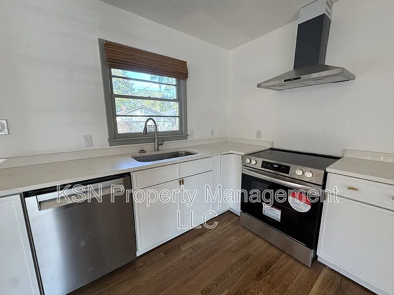 1436 E 42nd St — Photo 8