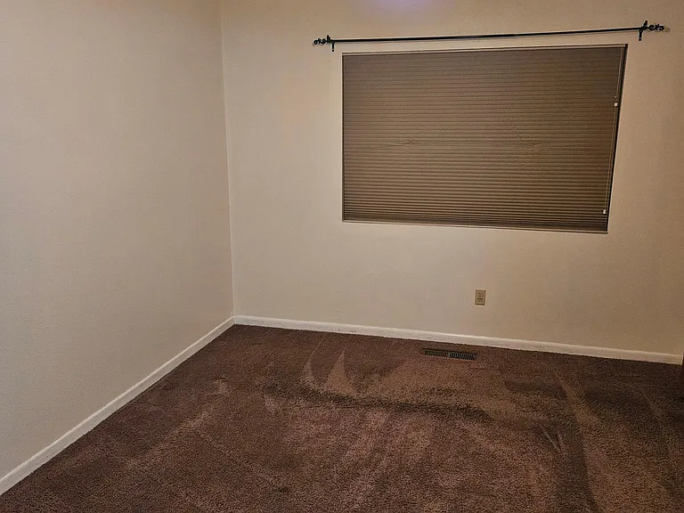 1536 E River Rd — Photo 9