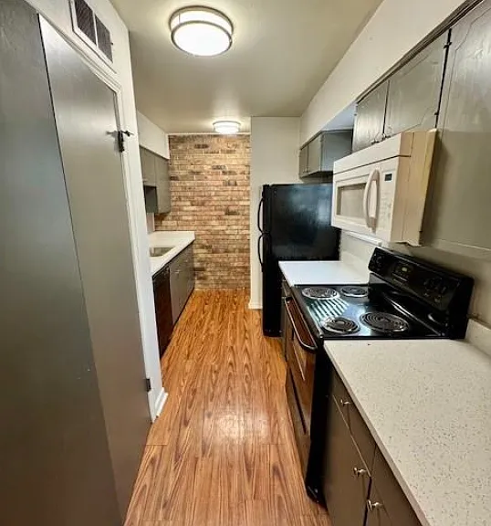 280 S Hill Ave #B101 — Photo 10