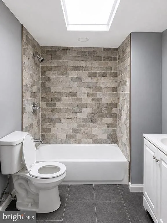 3 bed, 3.5 bath, 3323 sqft, $2,400 — Photo 4