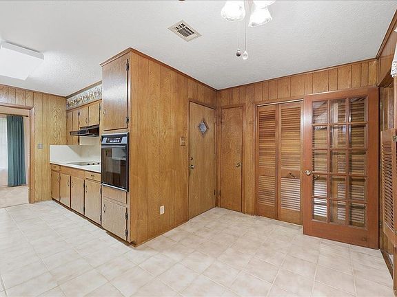 4th image of 460 Junker Rd