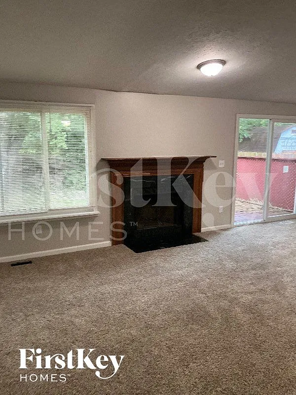 3 bed, 2.0 bath, 1410 sqft, $2,335 — Photo 3