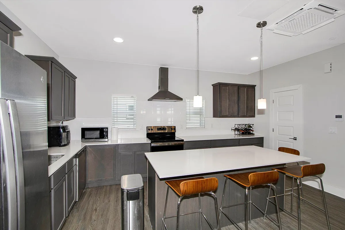 Building Photo - 302 Tendick St #1103