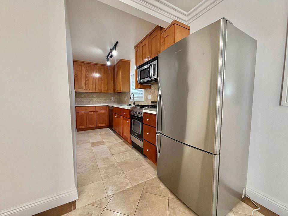 1st image of 208 Seaview St #0