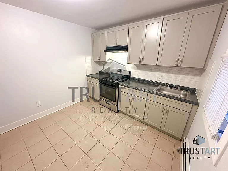 4722 Longshore Ave #1R — Photo 3
