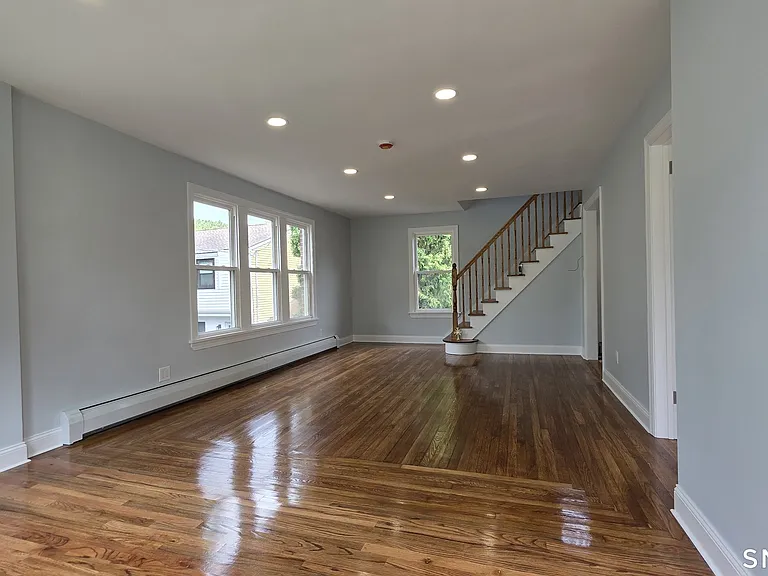 782 Center St — Photo 6