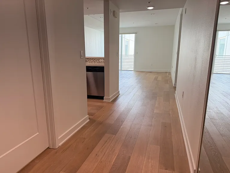 436 S Virgil Ave #Penthouse 15 — Photo 2
