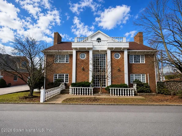100 Copperflagg Ln, Staten Island, NY 10304