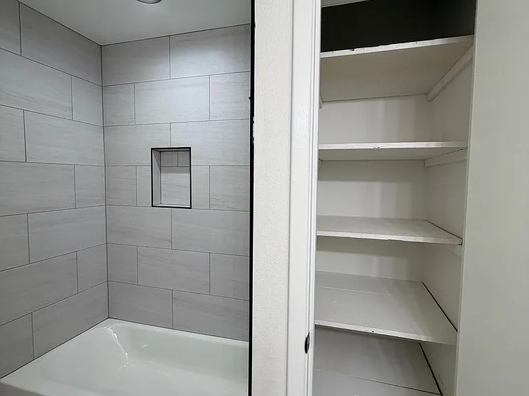 4700 N Vine St — Photo 16