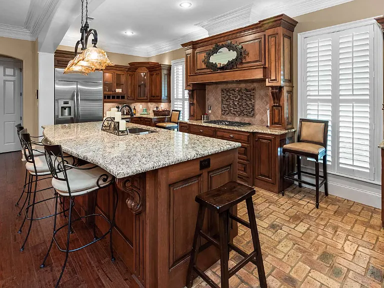 18523 Pecan Ln — Photo 4