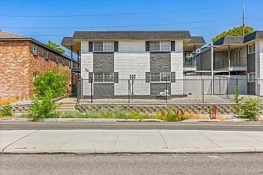 3 bed, 1000 sqft, $1,650 — Photo 1