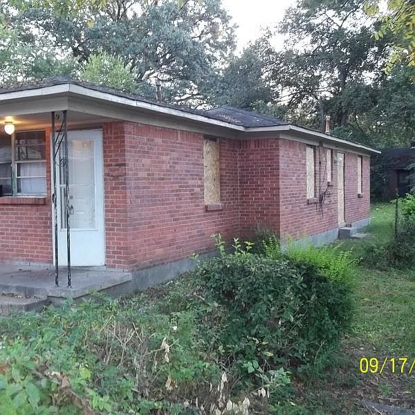 2nd image of 2867 Douglass Ave