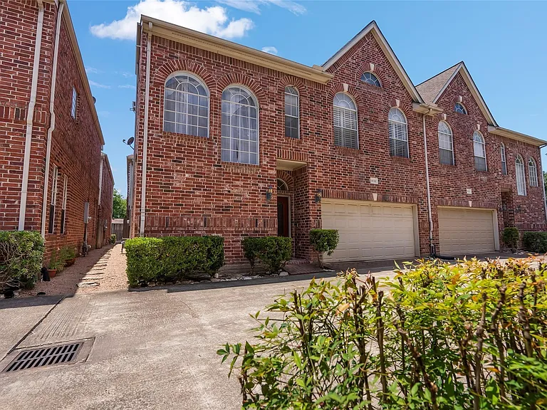 5913 Dolores St #B — Photo 8