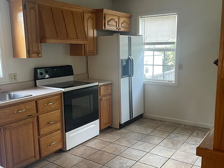 404 Kenworth St — Photo 3