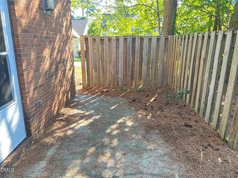4401 Bleeker Ct — Photo 7