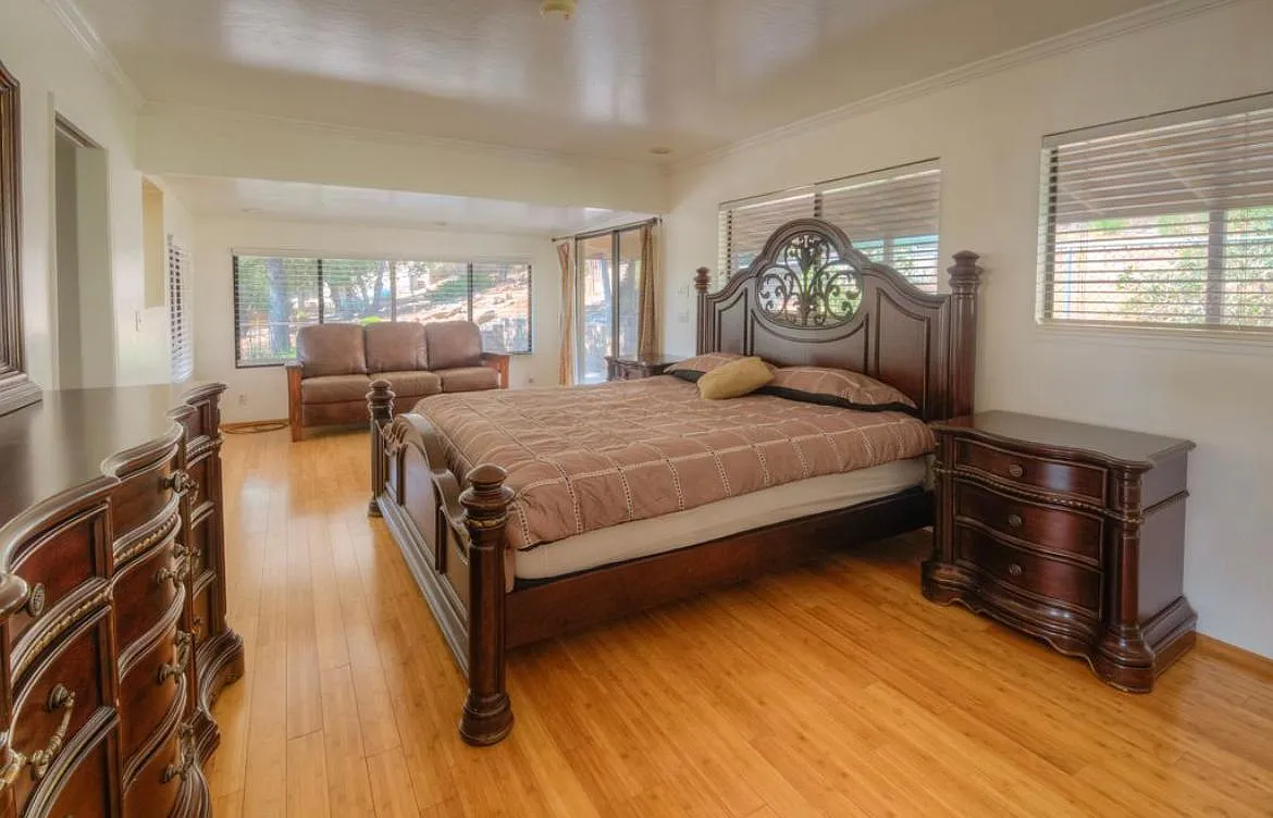5446 Royal Oaks Dr — Photo 3