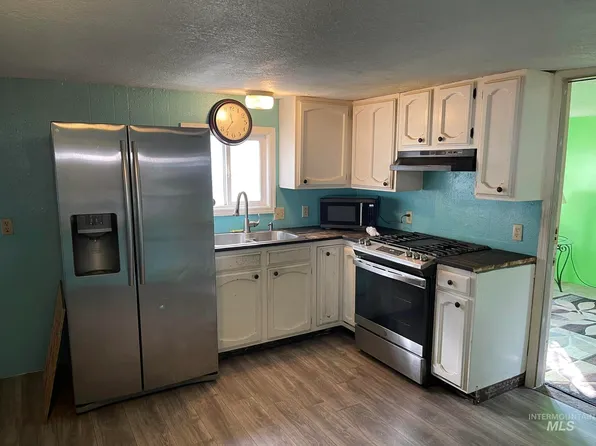 301 E 45th St Trailer 16, Garden City, ID 83714