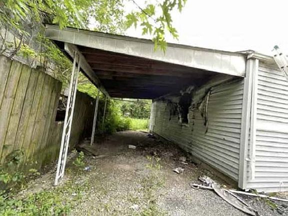 3rd image of 1212 Richard Dr