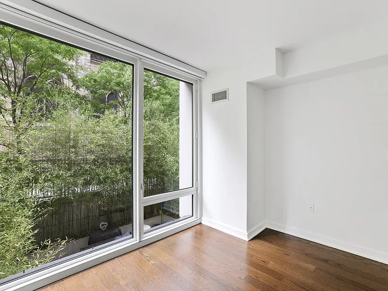 400 W 113th St #215 — Photo 11