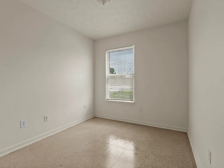 10403 Hillpark Dr — Photo 14