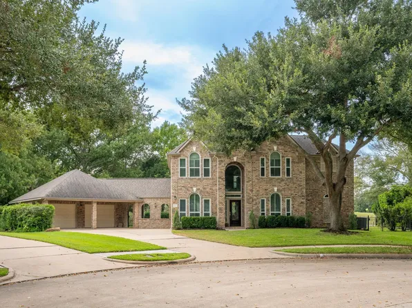 2137 S Pecan Trail Dr, Richmond, TX 77406