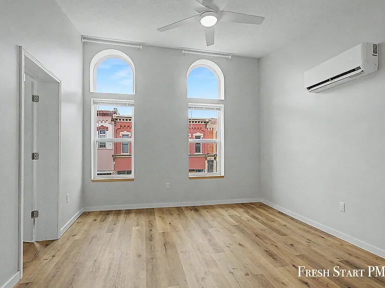 134 Maple St — Photo 1