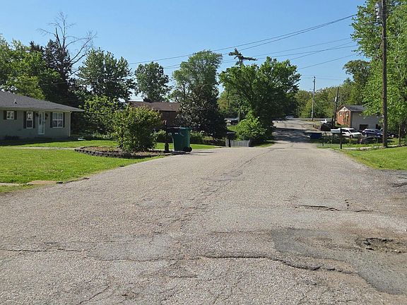 5th image of 2124 Meadow Dr