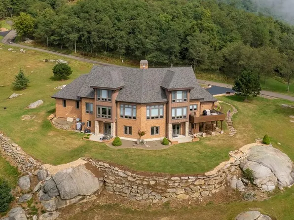 251 Running Bear Ct, Independence, VA 24348