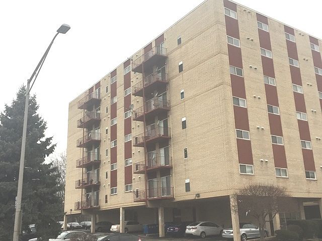 1st image of 1037 S Des Plaines Ave #404