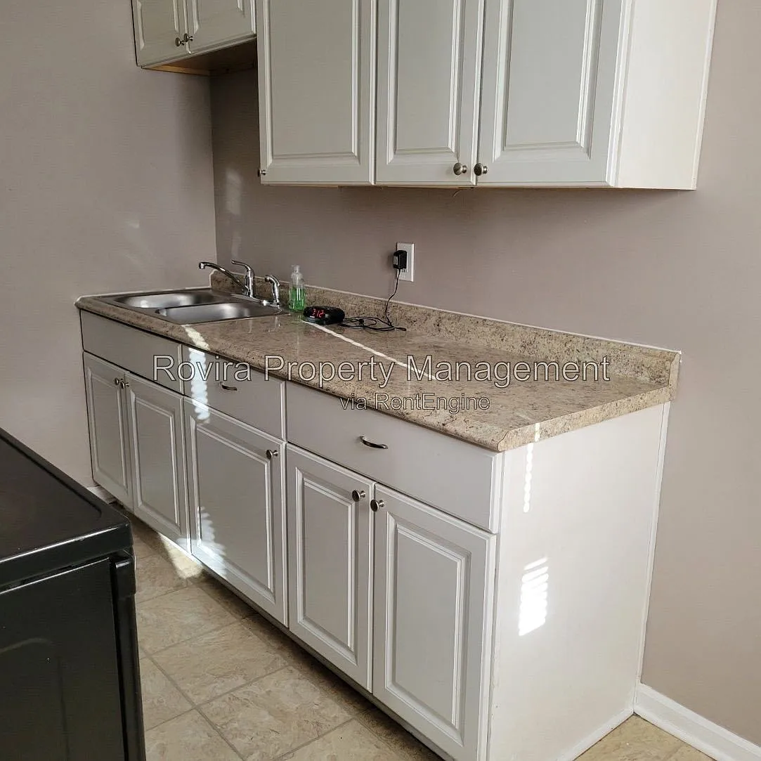 1 bed, 1.0 bath, $995 — Photo 4