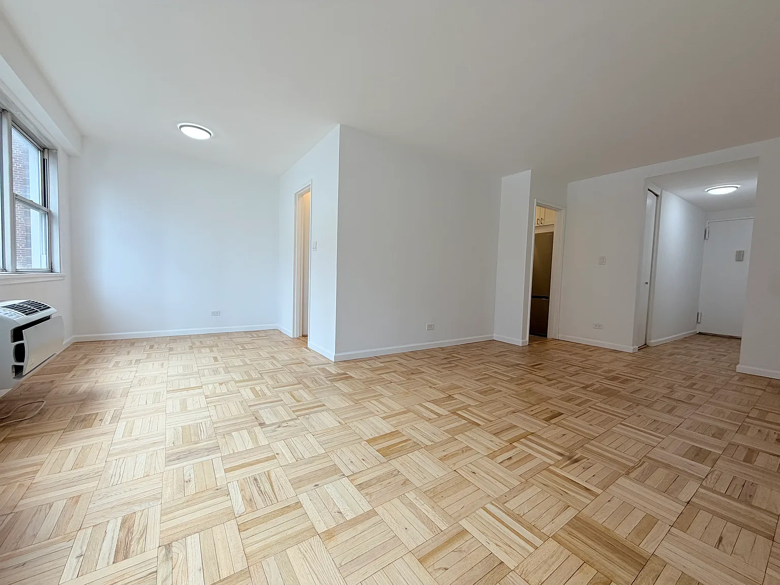 430 West 34th Street — Photo 4