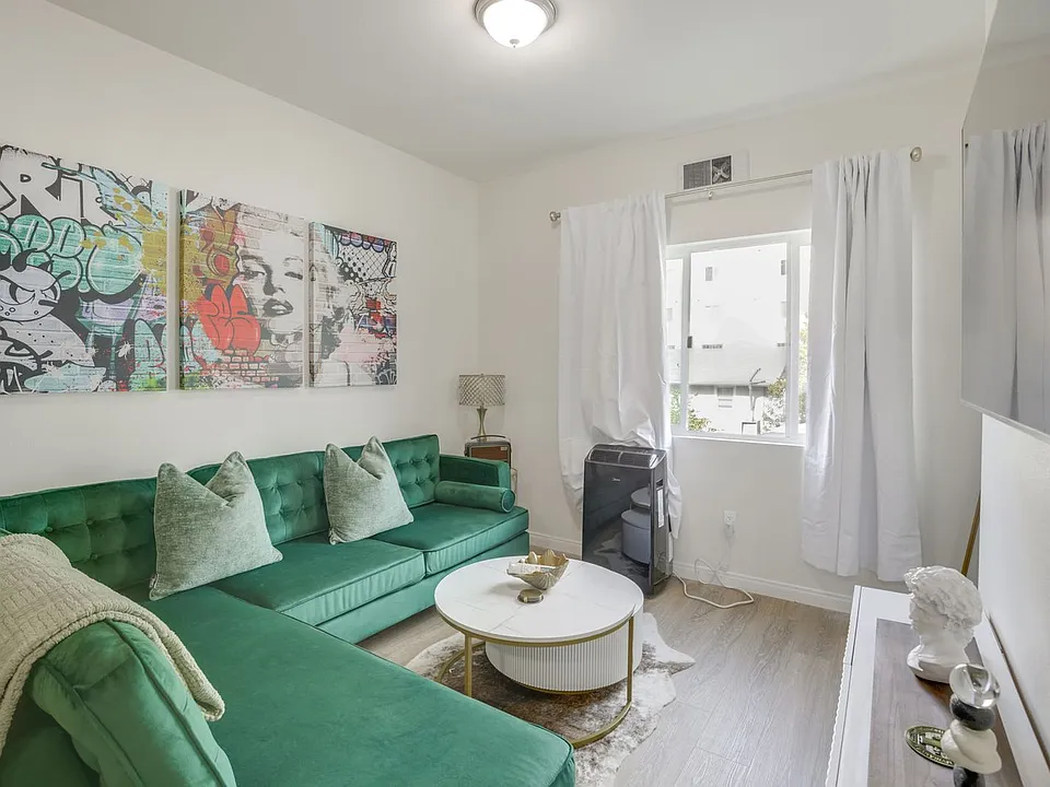2658-72 E Broadway #ID1546258P