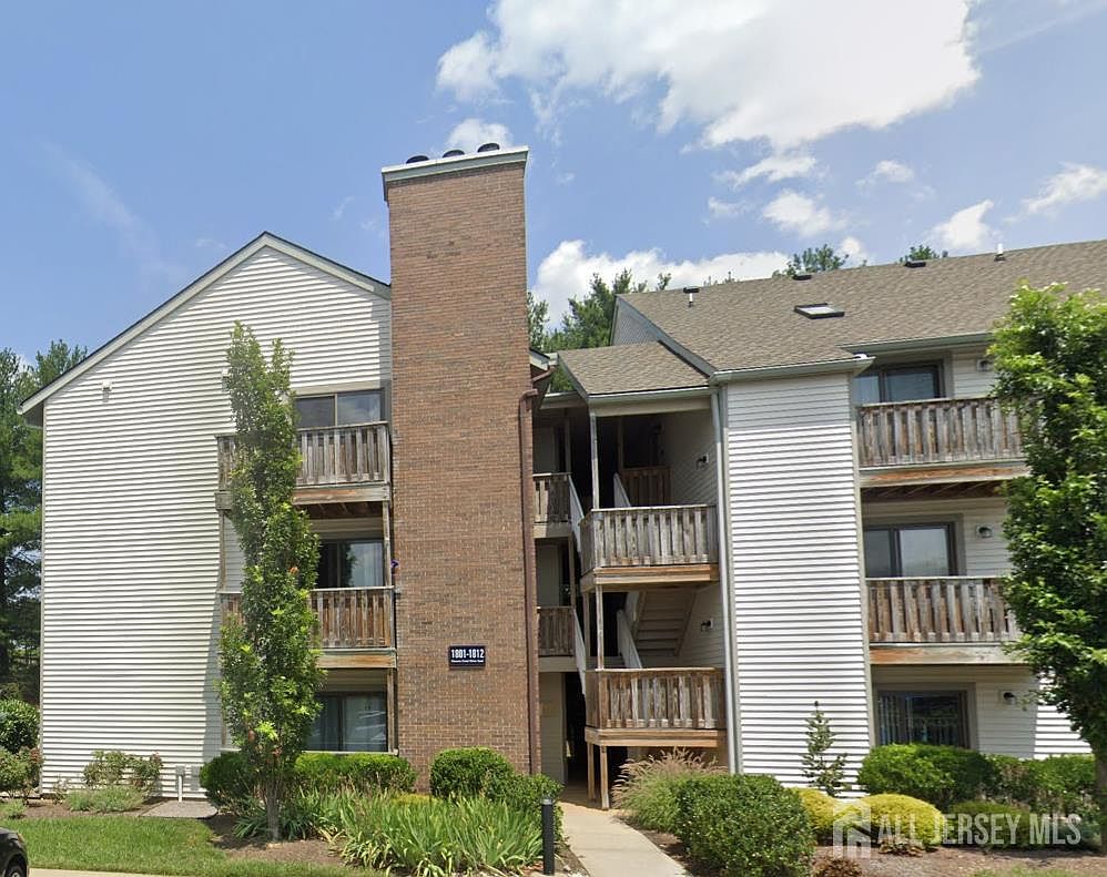 1812 Ravens Crest Dr