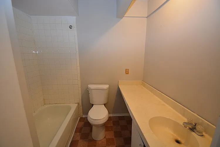 303 E Montcastle Dr — Photo 10