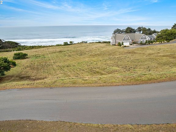 2nd image of 15 Nantucket Dr