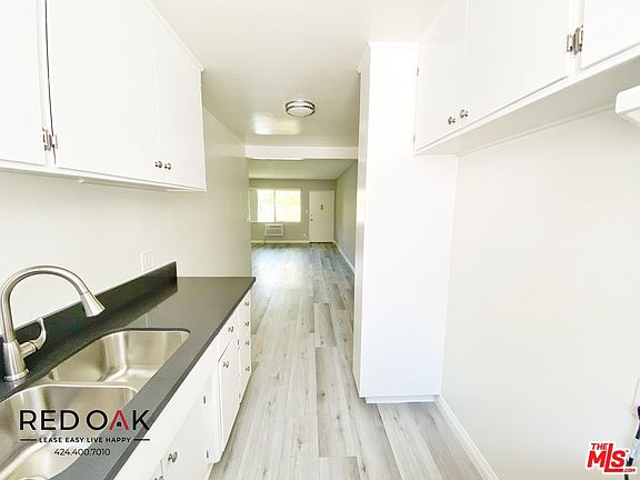 4th image of 12737 Moorpark St #12-A