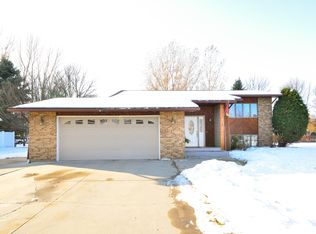 1000 James Ave SE, East Grand Forks, MN 56721